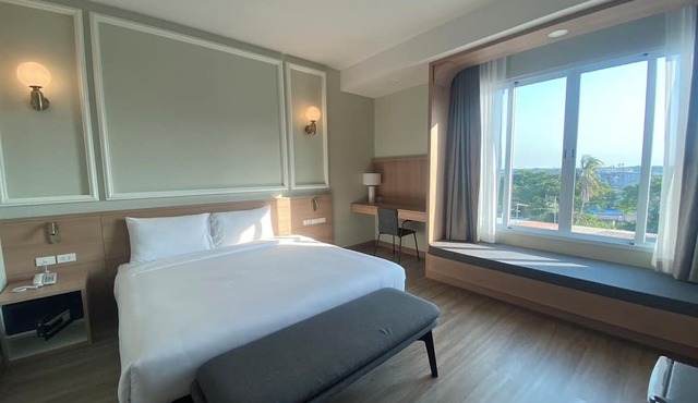 Mayflower Grande Suite Hotel