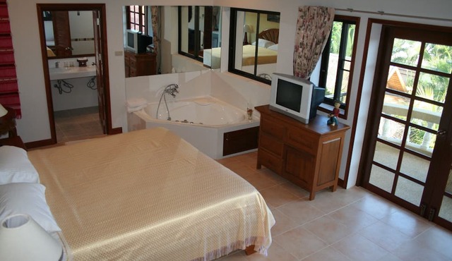 Long Beach Inn in Sam Roi Yot