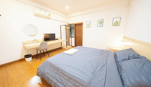 Koenji Guest House & Bar Chiang Mai