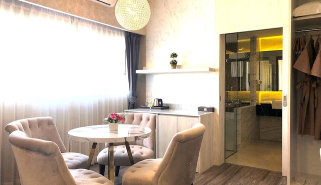 The Green View Hotel in Bang Sao Thong