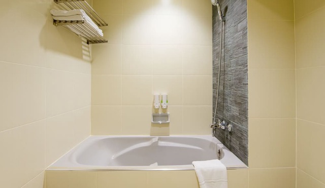 Pinehurst Golf Club & Hotel in Khlong Luang