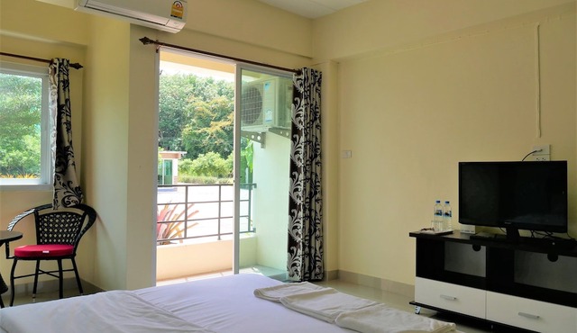 UT Home Apartment in Pluak Daeng