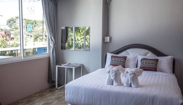 Baan Chang Hotel & Coffee House