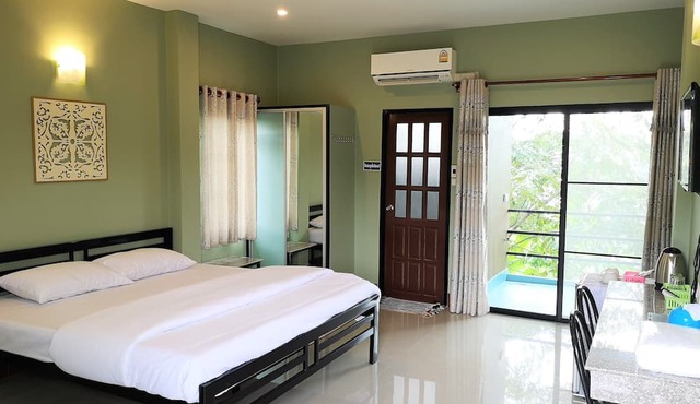 Huaisai Hotel in Nong Khae