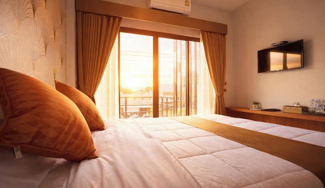 777 Food & Bed