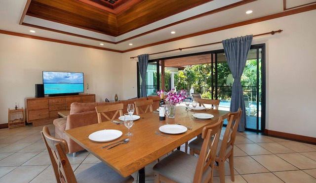 Boutique 3BR Pool Villa Bianca NaiHarn in Rawai