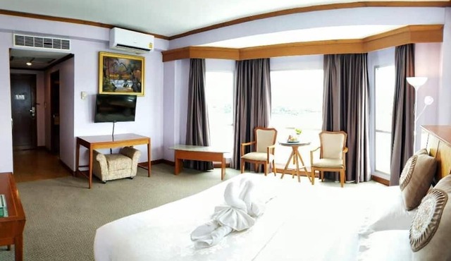 The Viangtak Riverside Hotel in Tak