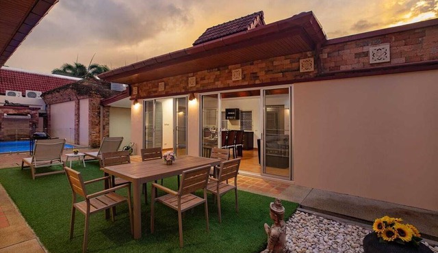 Balinese 3BR Pool Villa Freya in Rawai in Rawai