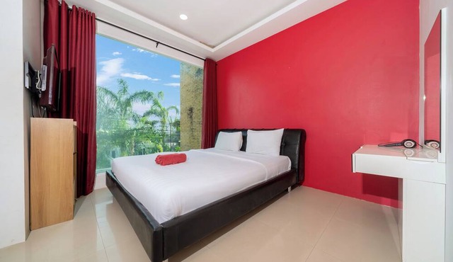 Elegant 3BR Pool Villa Sara near NaiHarn in Rawai