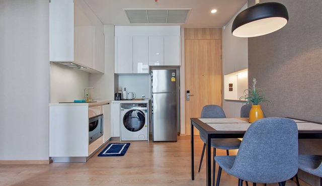Modern 2 bedroom apartment in luxury condo in Asok neighbourhood in Krung Thep Maha Nakhon