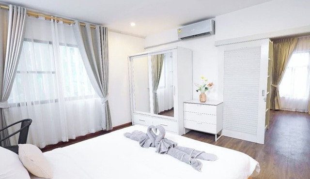 4 Bedroom/5 Beds Villa Din Daeng BKK