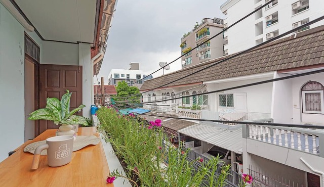 Coco's Townhouse BTS Onnut 350 Meters 3br3bth