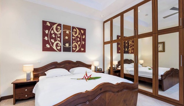 Luxury 2BR Pool Villa Pratamnak Soi5- 50m to Beach in Pattaya