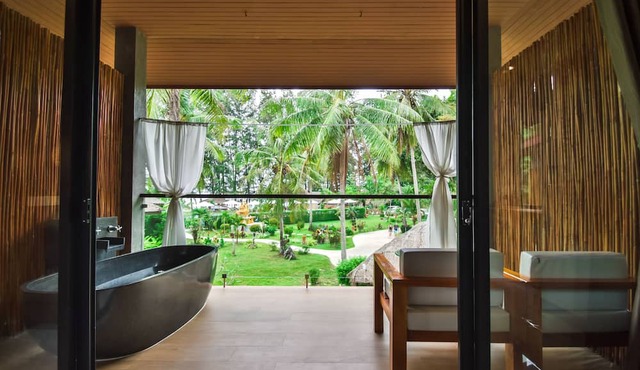 Long Beach Chalets in Ko Lanta