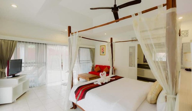 Villa Raya Private Pool Villas Resort
