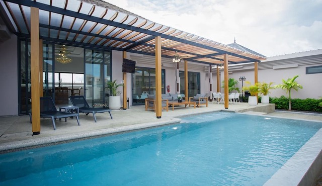 Gold Chariot Pool Villa in Choeng Thale
