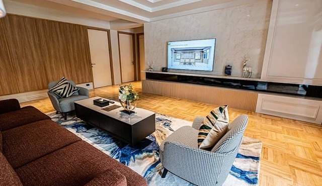 213 SQM/3BR/BTS Nana/Monthly in กรุงเทพมหานคร