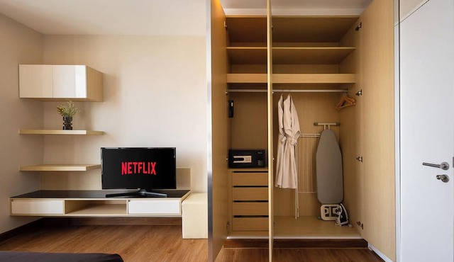 City View · Pool, Gym, Fast Wi-Fi