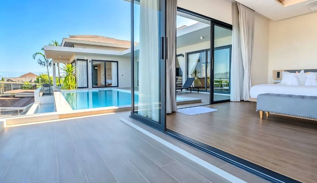 The Salin Seaview Villas by Homelink in Muang