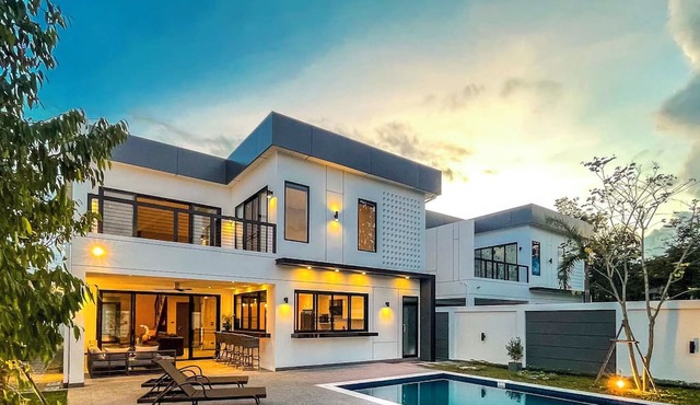 Luxury Villa in Green Community. 10 min from Old City/Airport. in Hang Dong