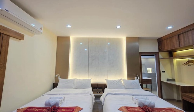 Majestic Seaside Pool Villa in Pattaya