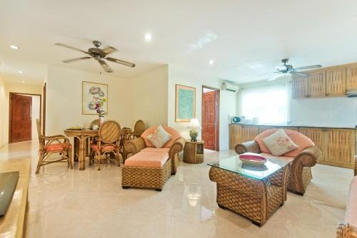 BUTTERFLY GARDEN BOUTIQUE RESIDENCES Apts and villas, A Lifestyle Destination Ex Lg 1-3 bedroom units , Full kitchen, 2 Full bathrooms, Rain shower, Spa bath, FREE BBQ, Free fast fiber optic WIFI, Staff 24-7 in Pattaya South