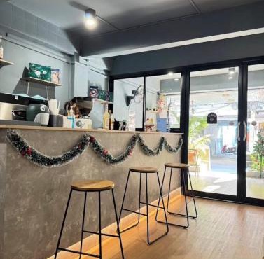 The Moment Hostel & Cafe