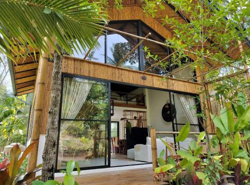 Bamboo Loft 1BR Villa Shared Pool Chaloklum in Ko Phangan