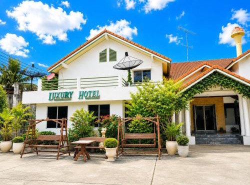 Luxury Hotel ลักเซอรี่ โฮเทล in Ban Don Rak