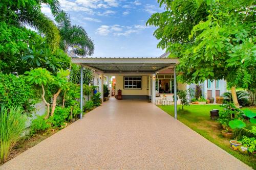 Ped pool villa