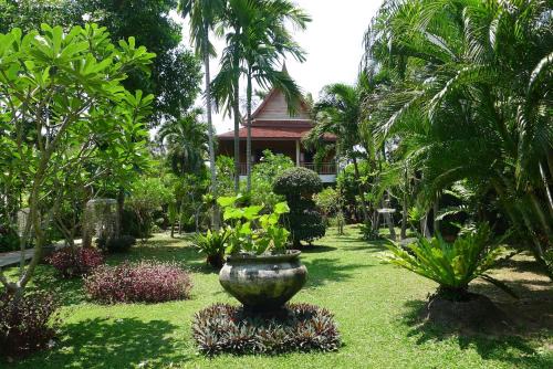 Symphony Villa in Nai Harn Beach