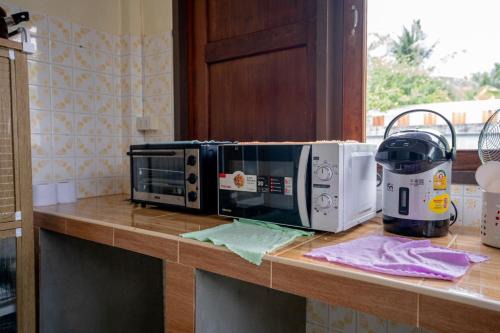 Canal-side Wooden House 3BR Private Garden in Ban Rang Pho