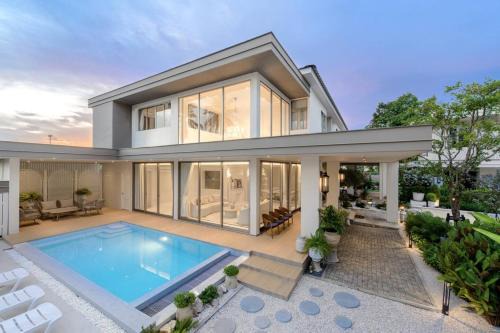 Sarana Pool Villas in Ban Na Pho
