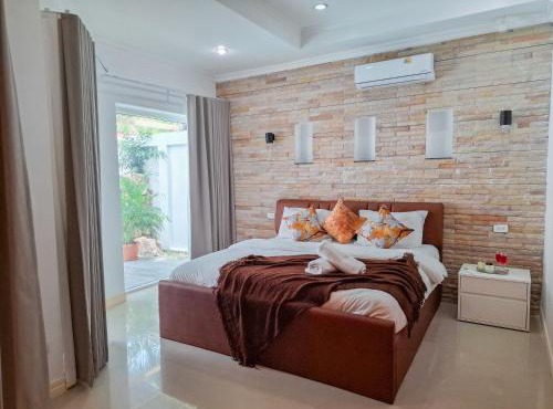 Beachside 4bdr private pool villa best for groups in Pattaya South