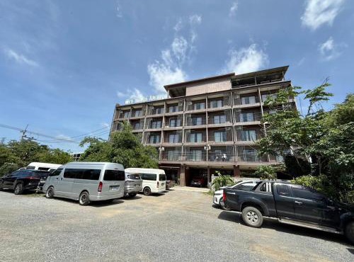 PJ Loft Hotel EV Station Lopburi in Ban Khok Krathin