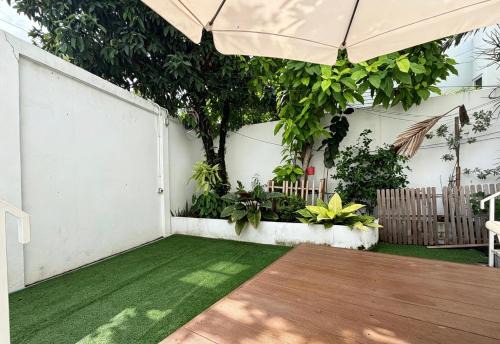 Private Pool Villas Sukhumvit 26 Near BTS Phrom Phong and EmSphere in Bangkok