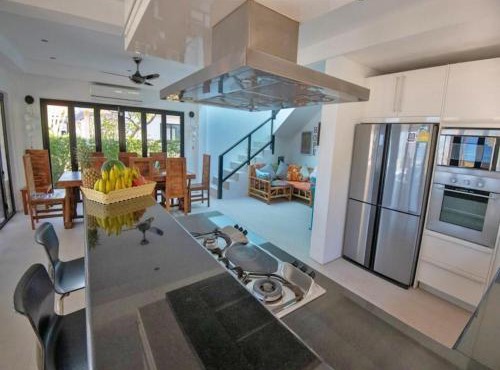 Beachfront! 5 Bedrooms - Malee Beach Villa E1