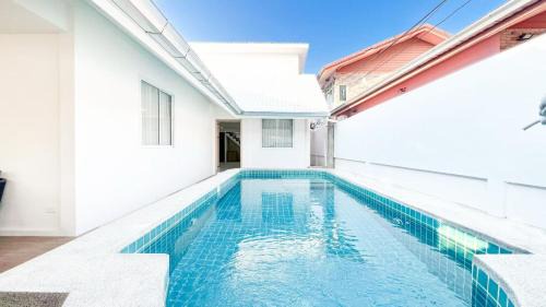 Pattaya Tropical Pool Villa