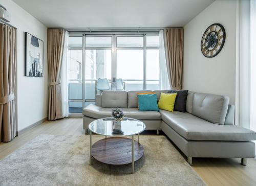Nordic Minimal 3BR with Tub Near Impact Arena DMK Airport