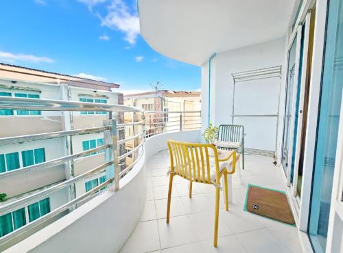 The Beach Bangsaen Condo 327/30 in Ban Bang Saen (1)