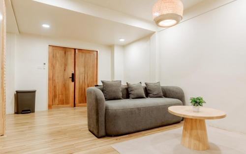House Ekkamai 3BR for 10 pax Near Ekkamai BTS and Donki Mall
