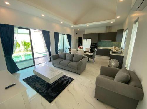 Santorini Pool Villa Walk to Cafés & Beach in Phuket