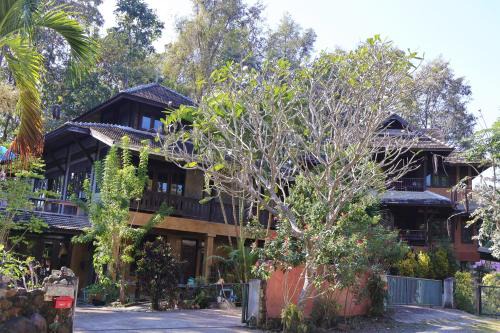 Baan Hugnam Homestay - แม่ออน in Ban On Luai