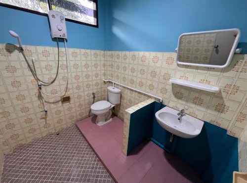 Chan Klong No8 Homestay - บ้านชานคลองหมายเลข8 in Sathani Wat Sing