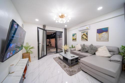 Mango Breeze Villa in Bueang Sam Phan