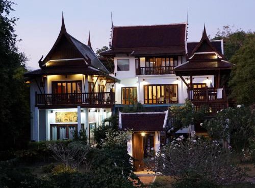 Private Pool 4BR Villa with Sea View Sleeps 8 in Klaeng