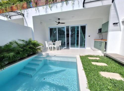 Lotus Bleu Resort & Restaurant in Rawai Beach