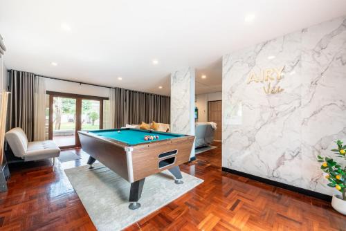 Bangkok Cozy Garden Pool Villa Sukhumvit in Amphoe Phra Khanong