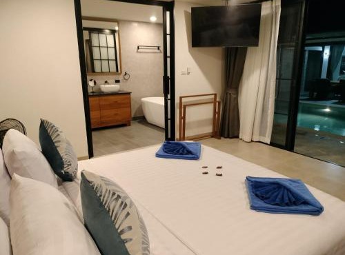 Beautiful private 4 bedroom villa with pool and gym in Rawai Beach