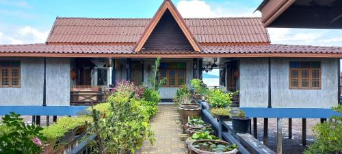 Mangrove House Lanta Old Town in Ko Lanta